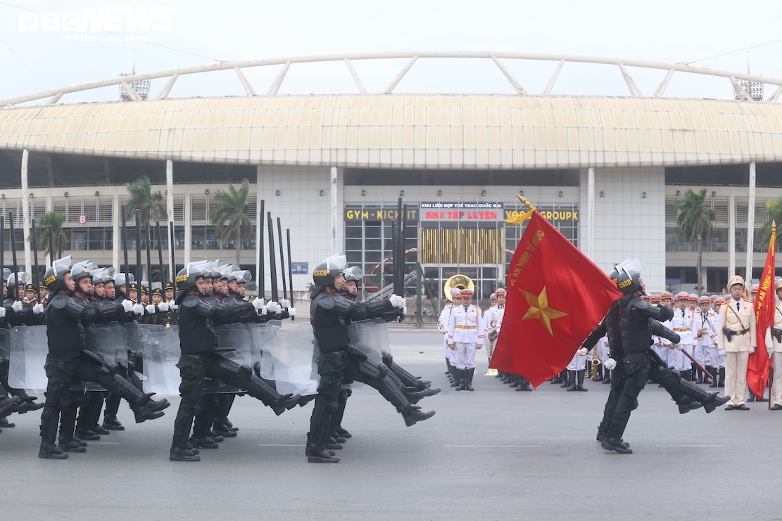 Bộ Công an phối hợp với Bộ Quốc phòng tổ chức buổi tổng duyệt phương án bảo vệ Ðại hội đại biểu toàn quốc lần thứ XIII của Ðảng. 