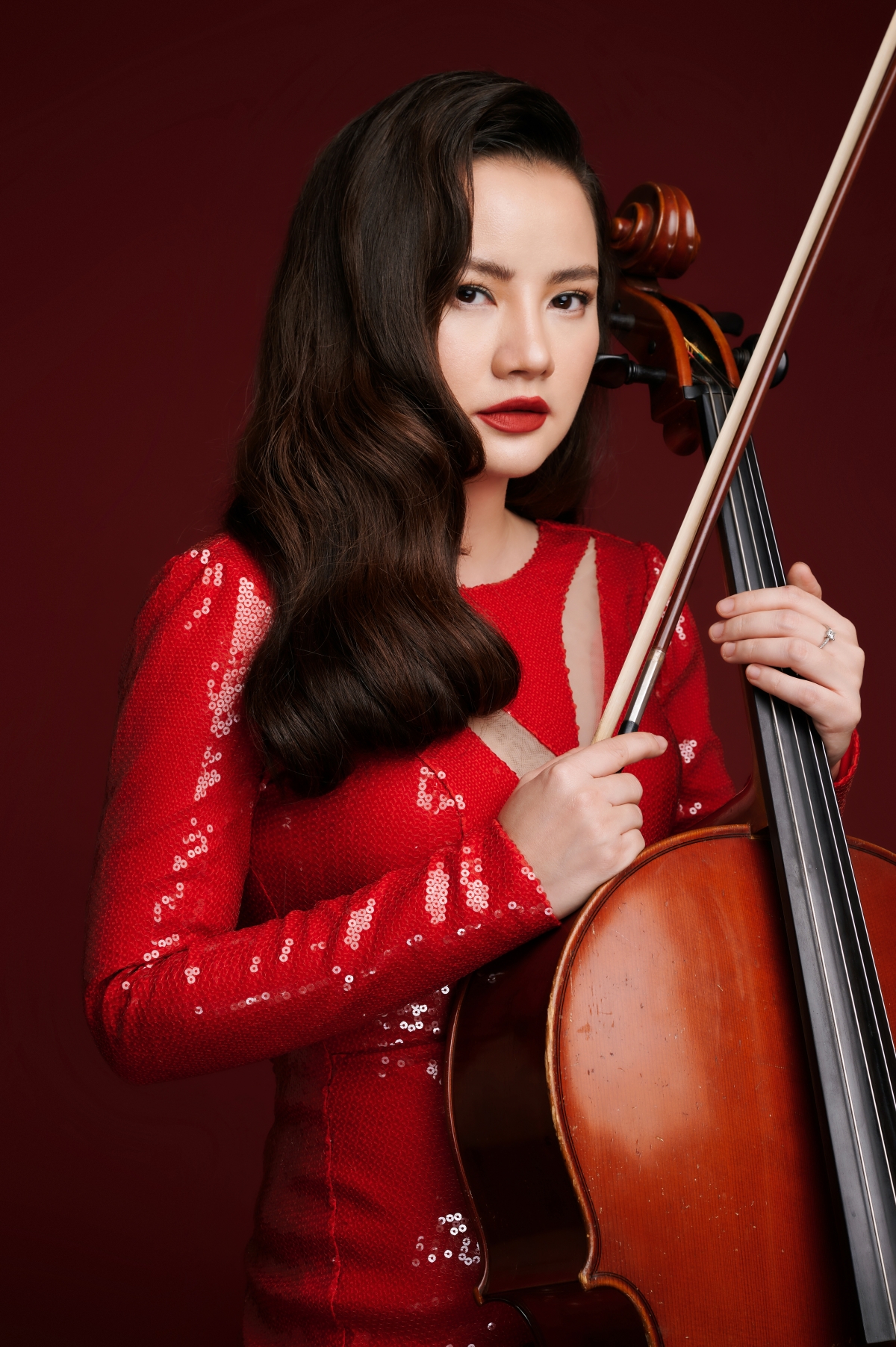 Nghệ sĩ cello Hà Miên thực hiện album cổ điển đầu tay khi chỉ còn 7 ngày visa ở Hà Lan