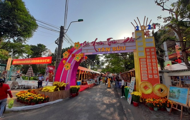 mekong delta city hosts spring festival ahead of lunar new year holiday picture 1