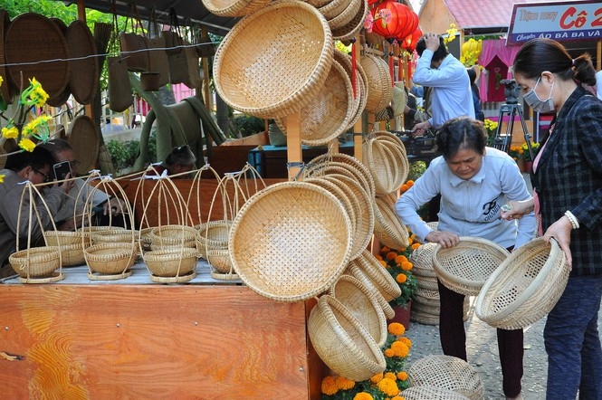 mekong delta city hosts spring festival ahead of lunar new year holiday picture 2