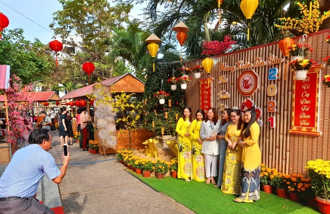 mekong delta city hosts spring festival ahead of lunar new year holiday picture 5