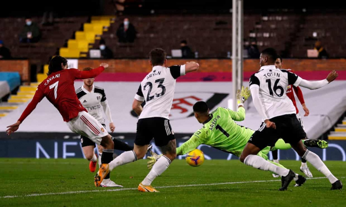 edinson cavani va paul pogba toa sang, mu loi nguoc dong thang fulham hinh anh 2