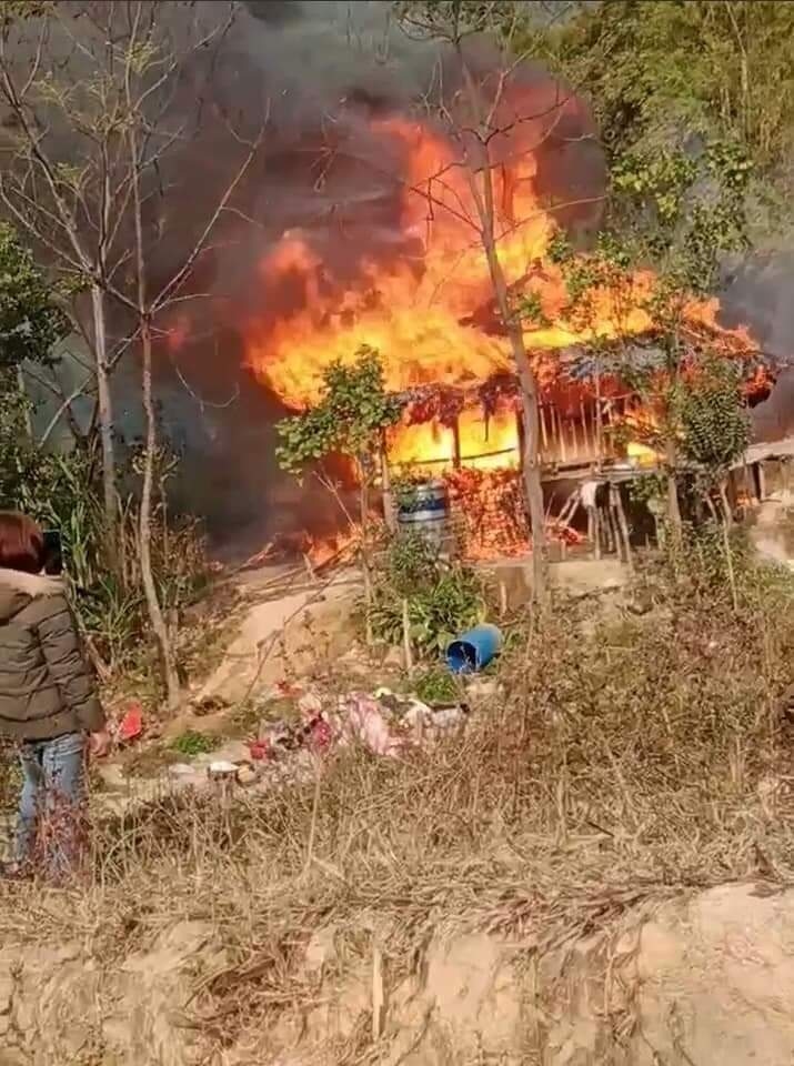 Chập điện, hỏa hoạn thiêu rụi nhà và toàn bộ tài sản hộ nghèo ở Yên Bái