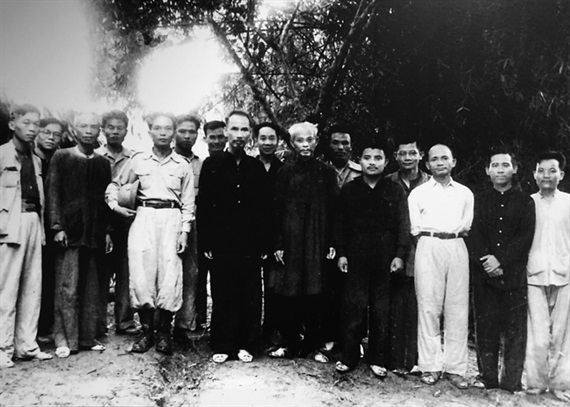 chu tich ho chi minh tung moi nguoi 70 tuoi lam bo truong hinh anh 3