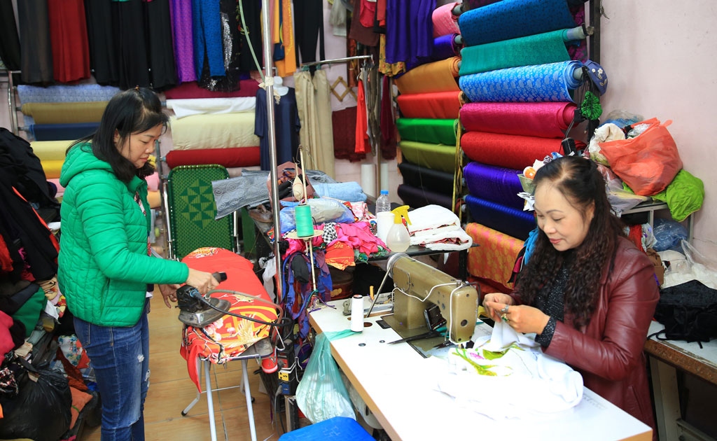 craft villages in hanoi gear up for lunar new year festival picture 3