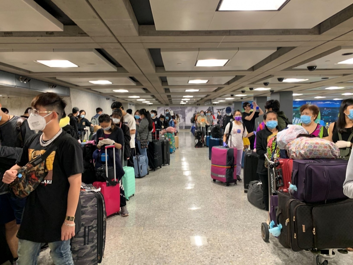 Nearly 360 Vietnamese citizens arrive home safely from US