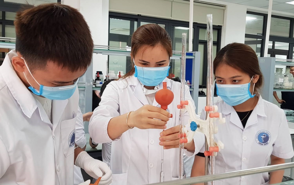 Ồ ạt mở ngành đào tạo sức khỏe chủ yếu vì học phí cao?