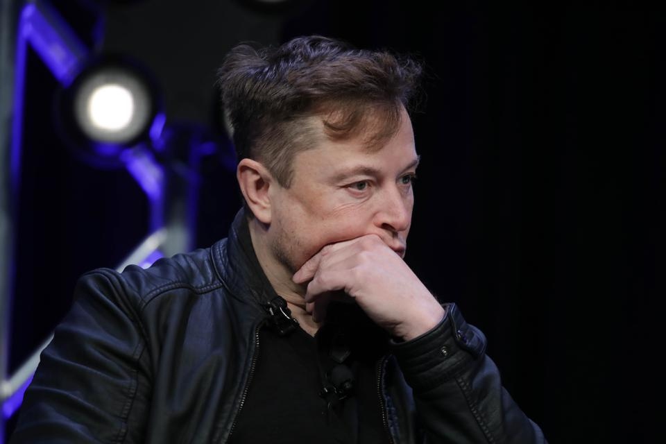 Tài sản "bốc hơi" 14 tỷ USD một ngày, ông Elon Musk mất ngôi giàu nhất thế giới. (Ảnh: Forbes)