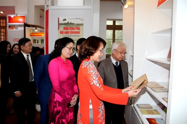 event showcases 1,000 rare documents on communist party of vietnam picture 4