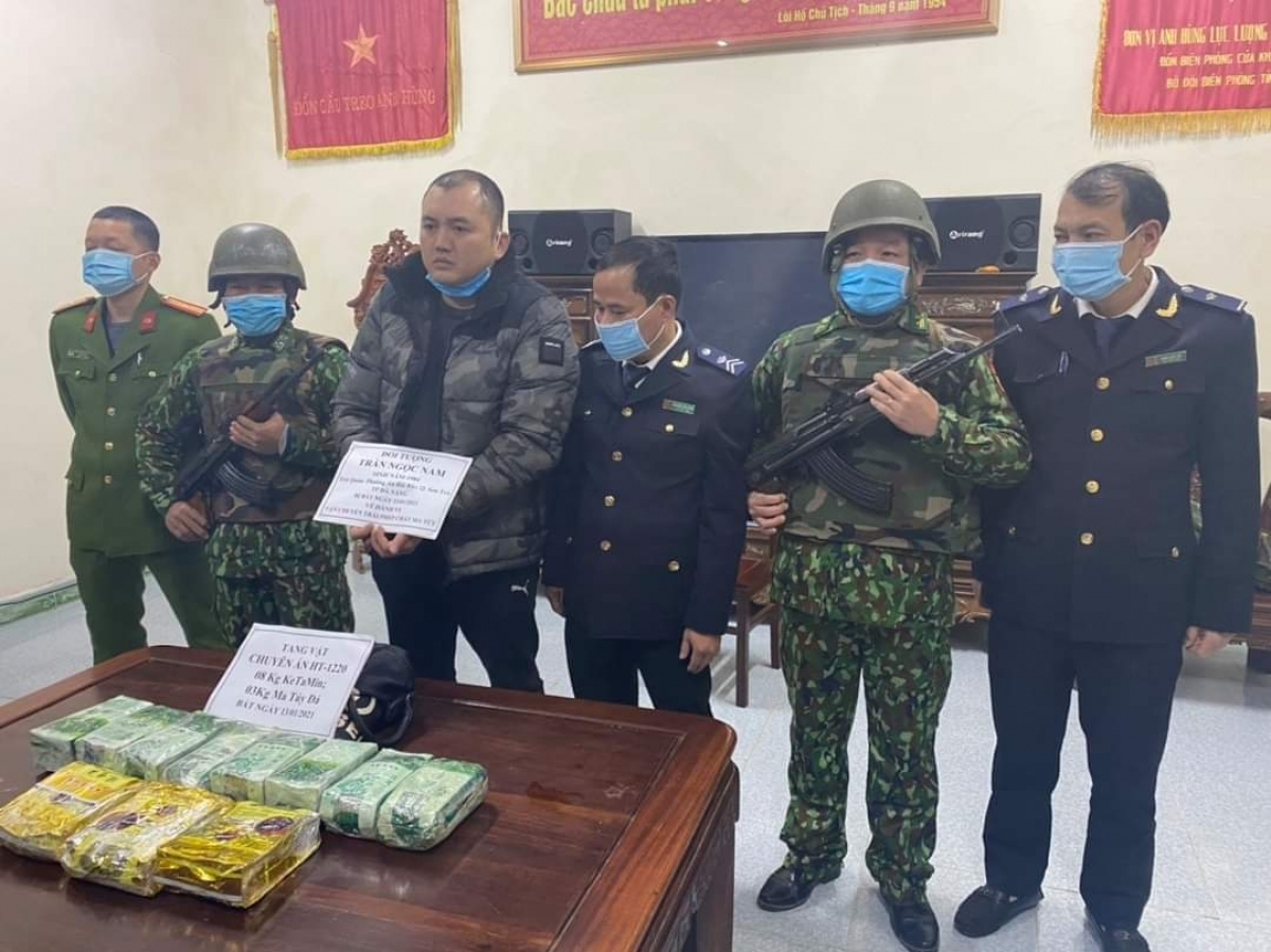 cross-border drug smuggler arrested in ha tinh picture 1