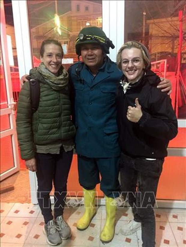 two foreign tourists lost in mountain climbing incident in lam dong found picture 1