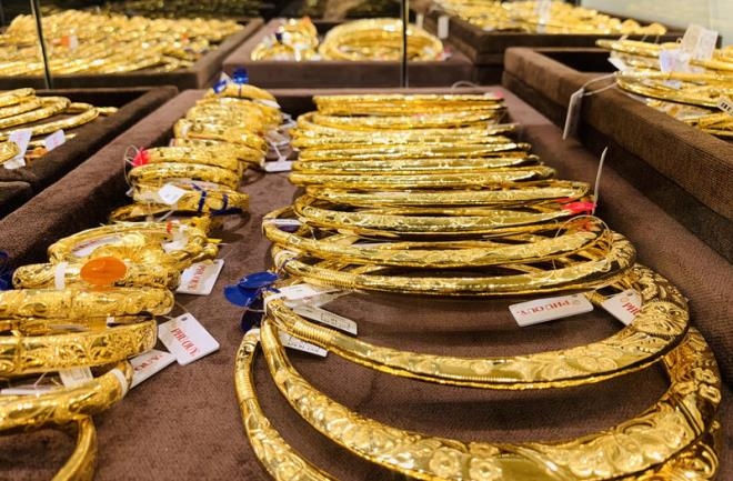 domestic gold prices climb to record high after four-month lull picture 1