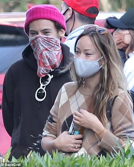 harry styles vui ve di choi cung ban gai hon 10 tuoi olivia wilde hinh anh 3