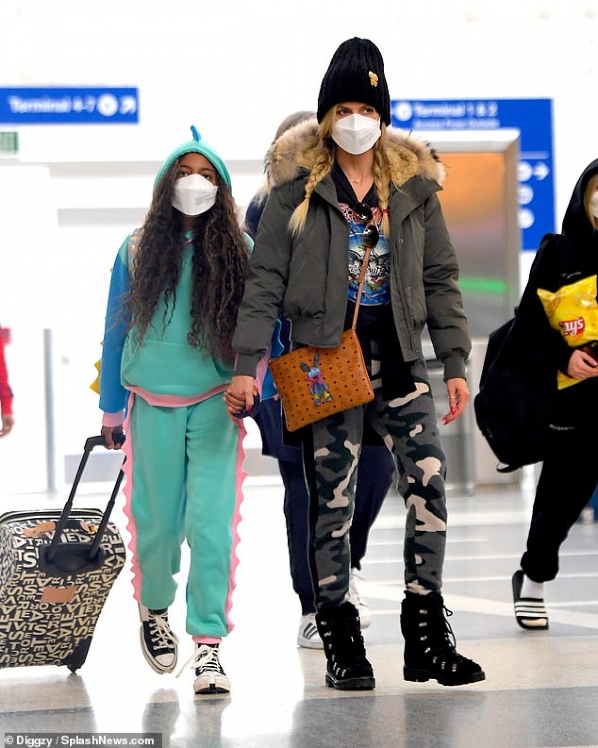 sieu mau heidi klum sang trong, tre trung tai su kien thoi trang hinh anh 7