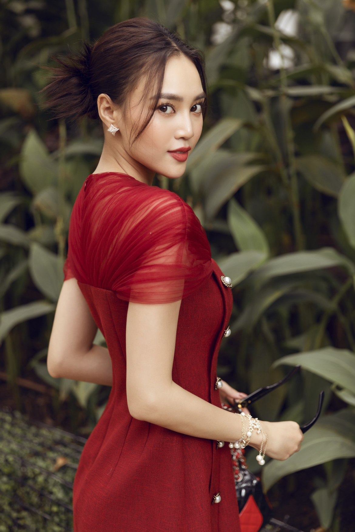 ninh duong lan ngoc tre trung xuong pho trong loat vay dieu da hinh anh 6