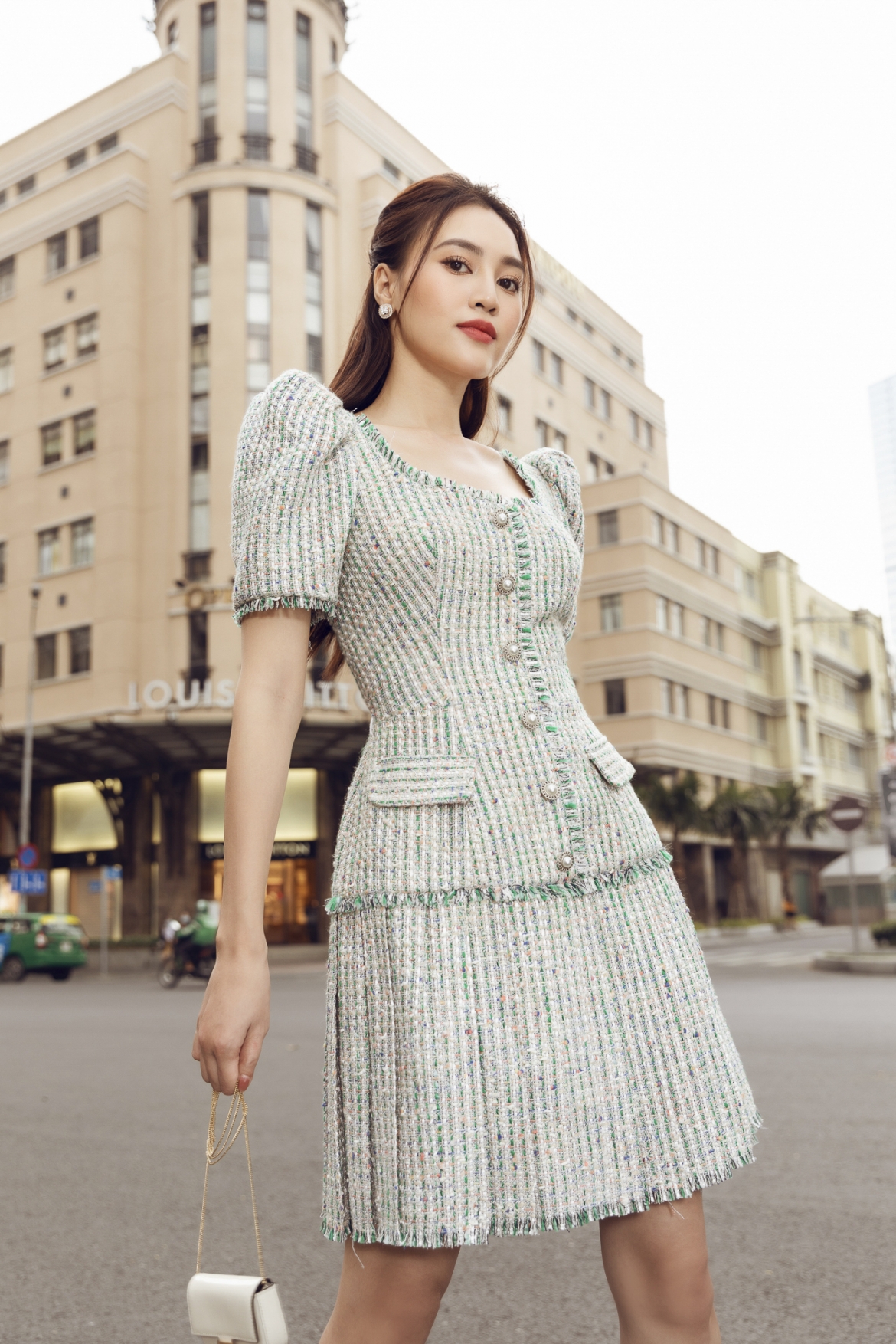 ninh duong lan ngoc tre trung xuong pho trong loat vay dieu da hinh anh 8