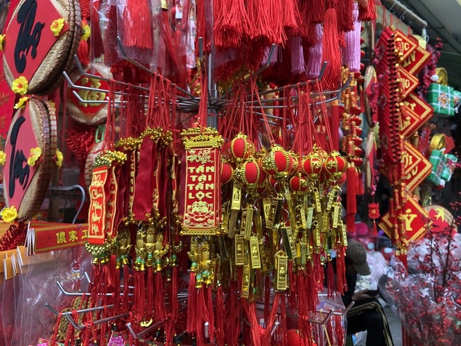 bustling hanoi street gears up for upcoming tet holiday picture 10