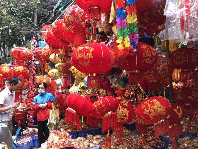 bustling hanoi street gears up for upcoming tet holiday picture 2