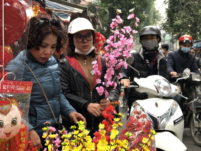 bustling hanoi street gears up for upcoming tet holiday picture 6