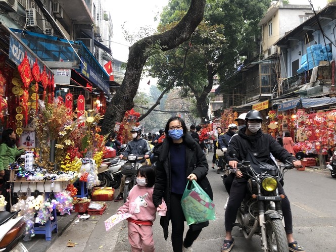 bustling hanoi street gears up for upcoming tet holiday picture 8