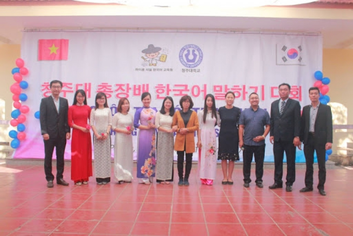 two korean language centres founded in vietnam picture 1