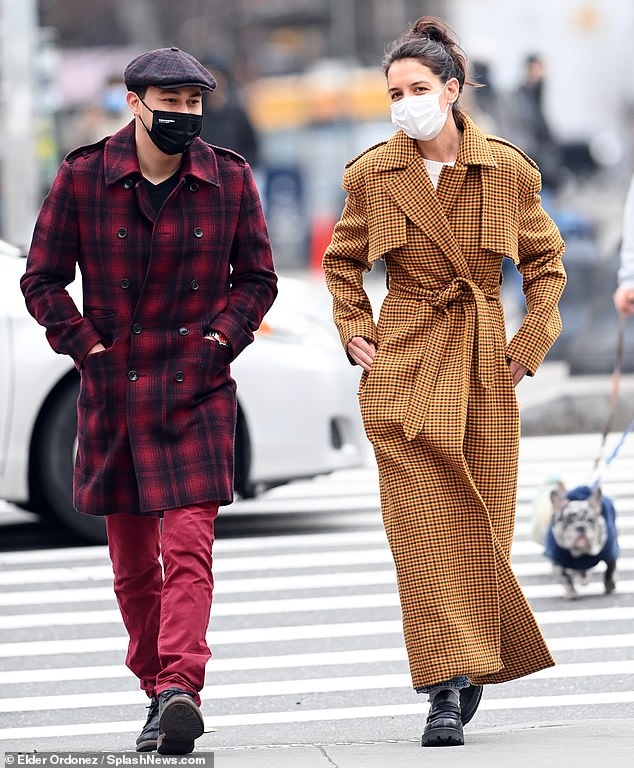 katie holmes sanh dieu di dao pho cung tinh tre hinh anh 3