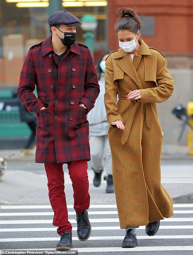katie holmes sanh dieu di dao pho cung tinh tre hinh anh 4