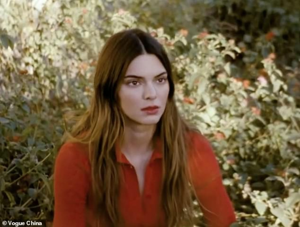 kendall jenner mac do gian di tu lai sieu xe di tham ban hinh anh 6