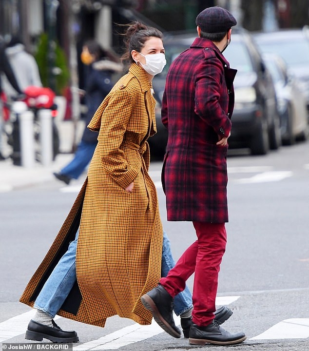 katie holmes sanh dieu di dao pho cung tinh tre hinh anh 5