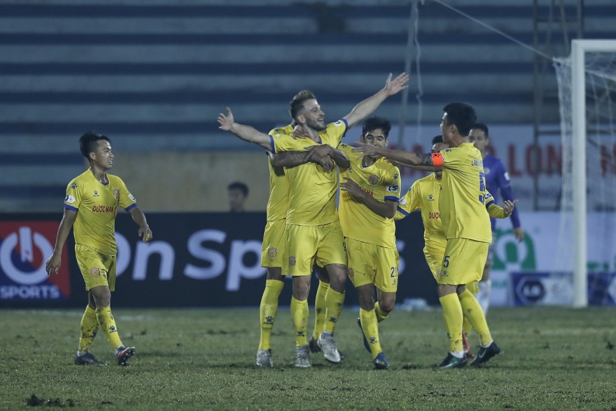 thien truong mo hoi, nam Dinh de bep ha noi fc ngay khai man v-league 2021 hinh anh 1