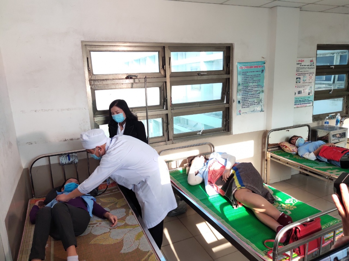 84 công nhân bị ngộ độc thực phẩm sau bữa ăn trưa