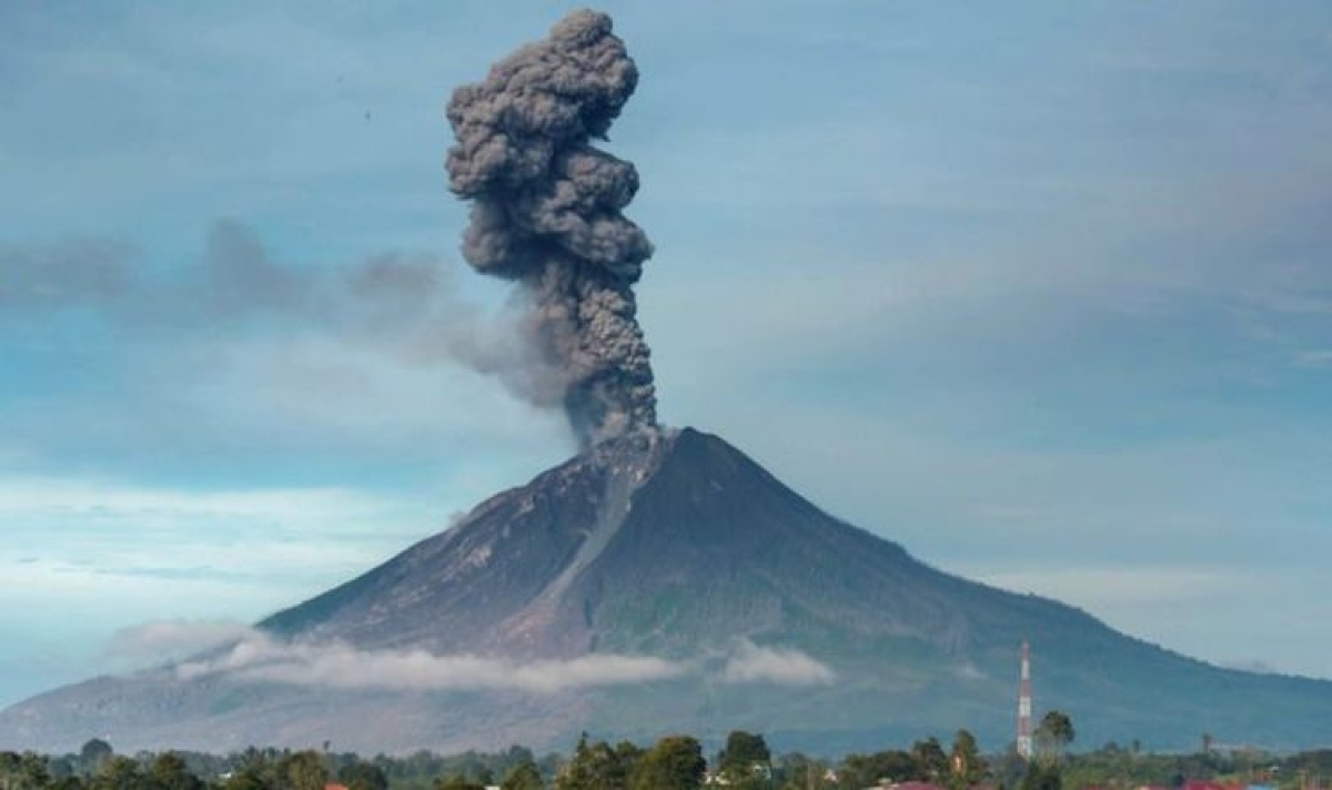 Sau động đất, người dân Indonesia lo núi lửa hoạt động trở lại ...