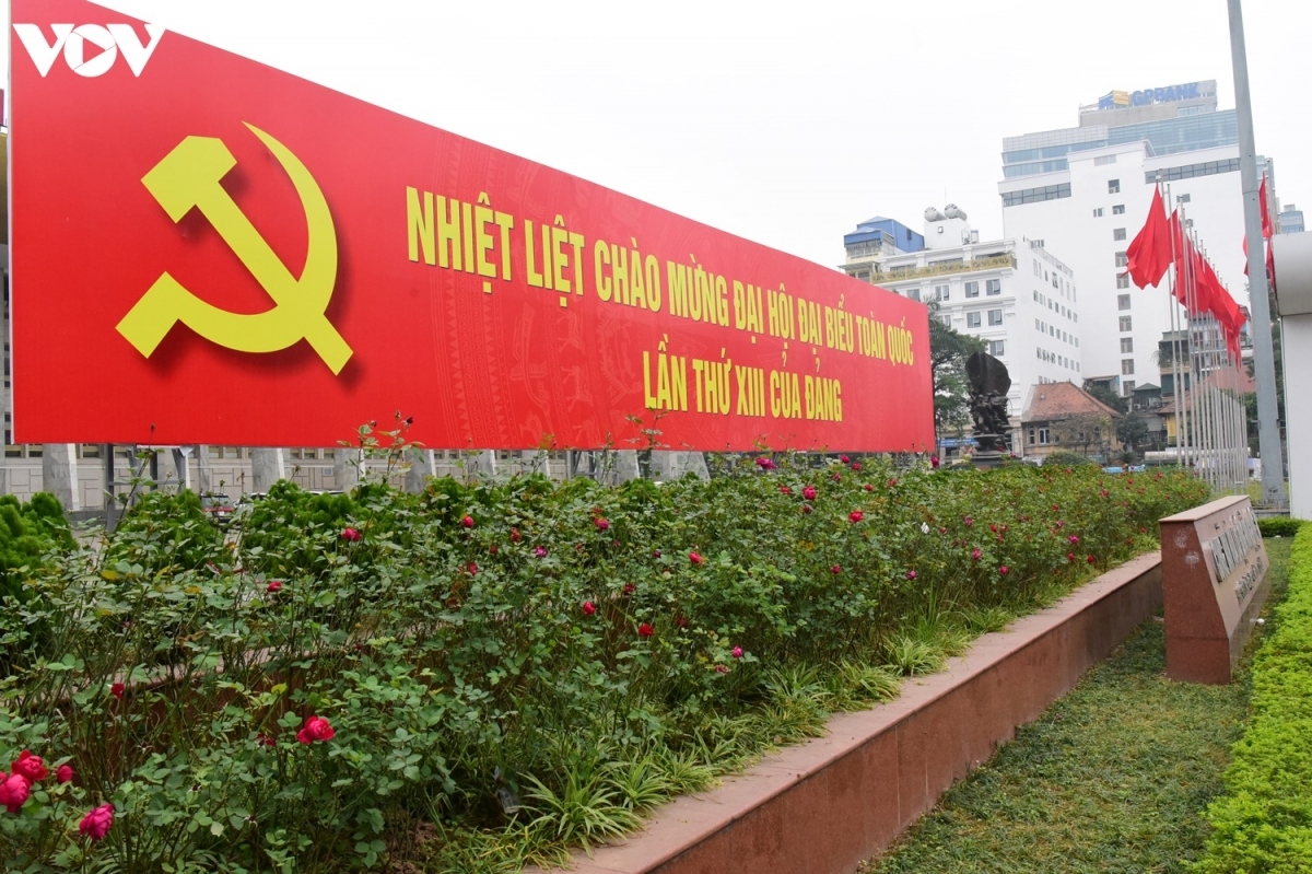 hanoi radiantly decorated to welcome upcoming national party congress picture 14