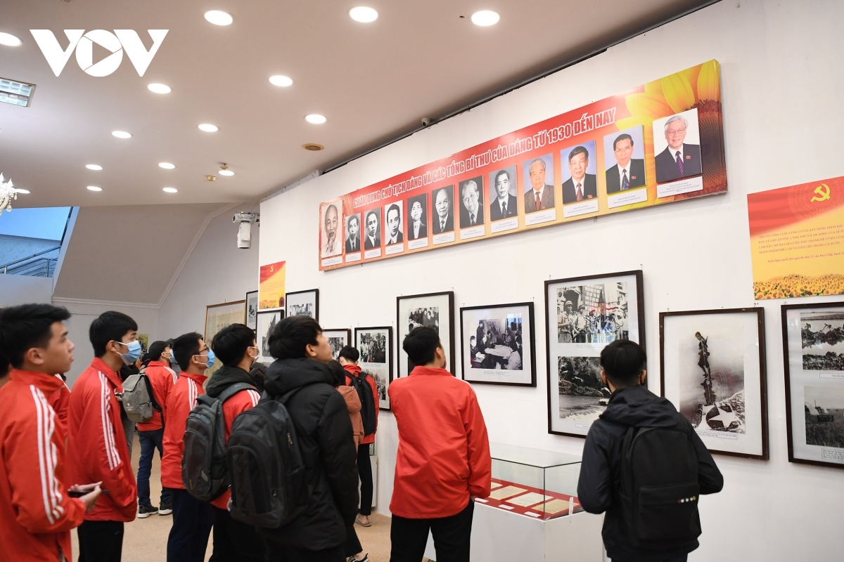 exhibition showcases the party s achievements through periods picture 7