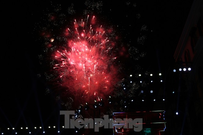 brilliant firework show celebrates launch of phu quoc island city picture 6