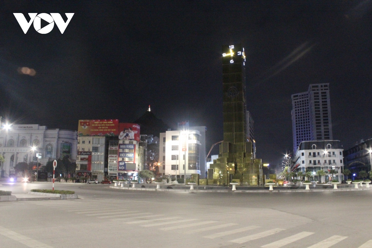 photos show midnight effort to set up check-points in quang ninh picture 7