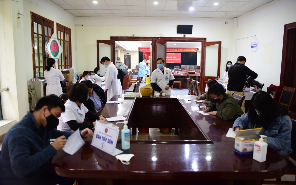 Many reporters from localities nationwide are present at the headquarters of the Party Central Committee's Commission for Communication and Education in order to take the test.