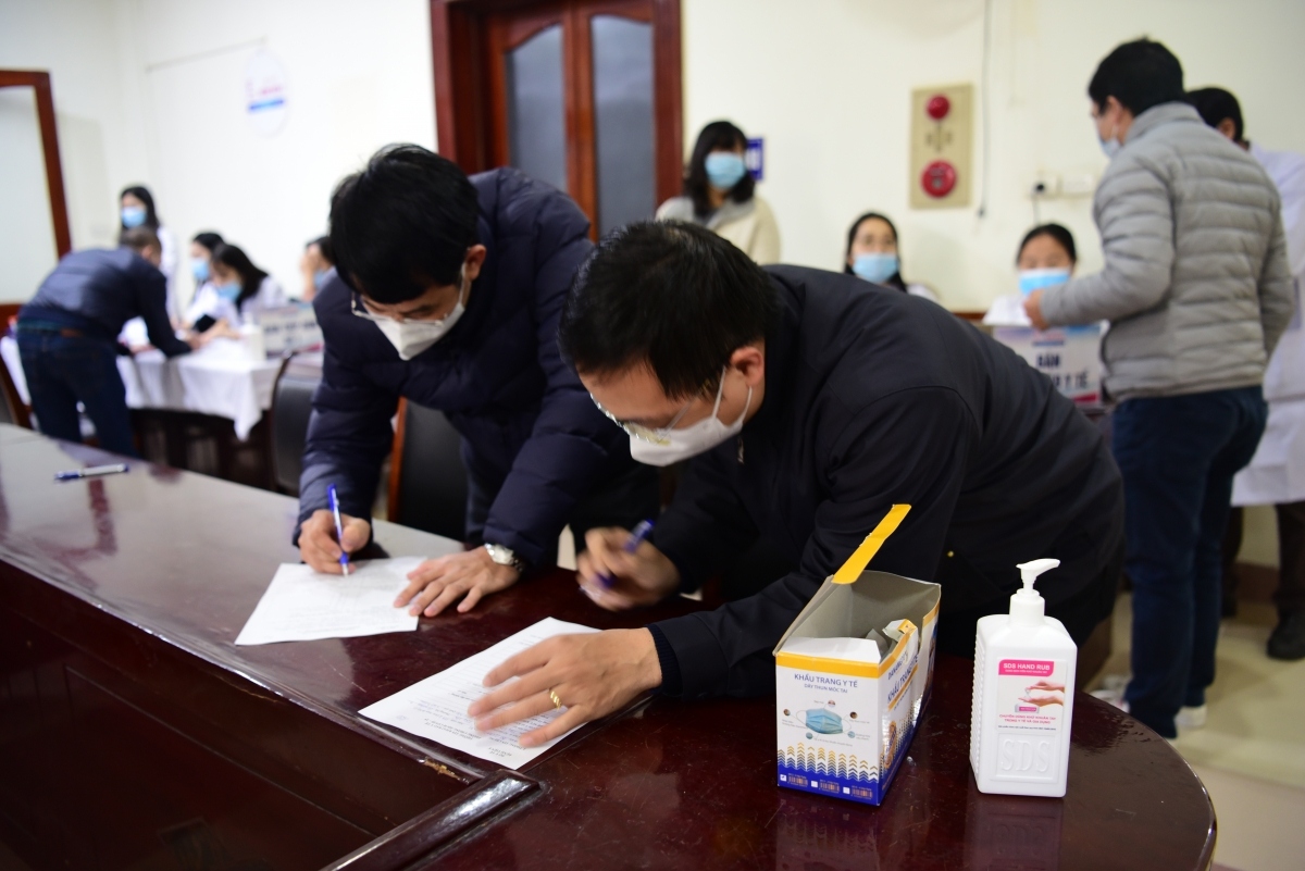 Reporters complete a medical declaration form over a 14-day period.