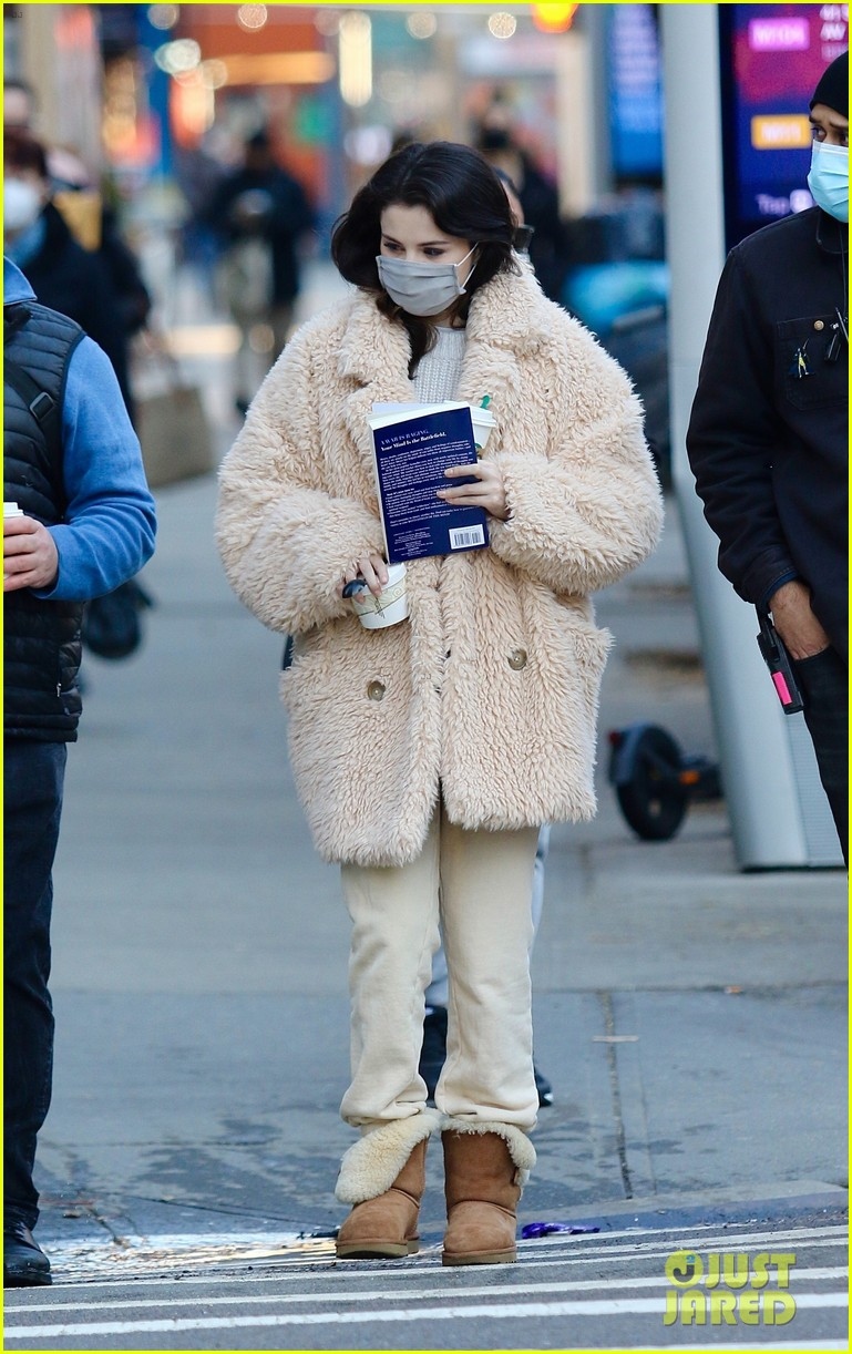 selena gomez tai xuat tren phim truong hulu s only murders in the building hinh anh 1