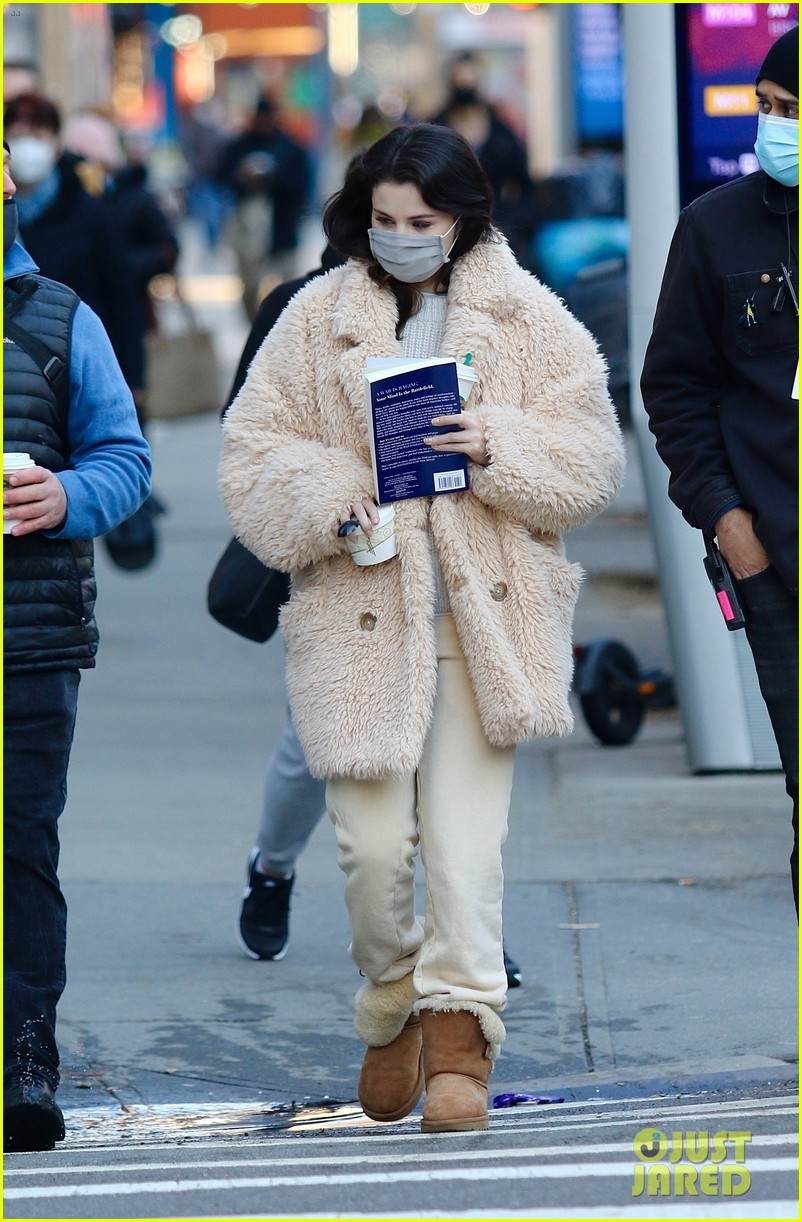 selena gomez tai xuat tren phim truong hulu s only murders in the building hinh anh 2