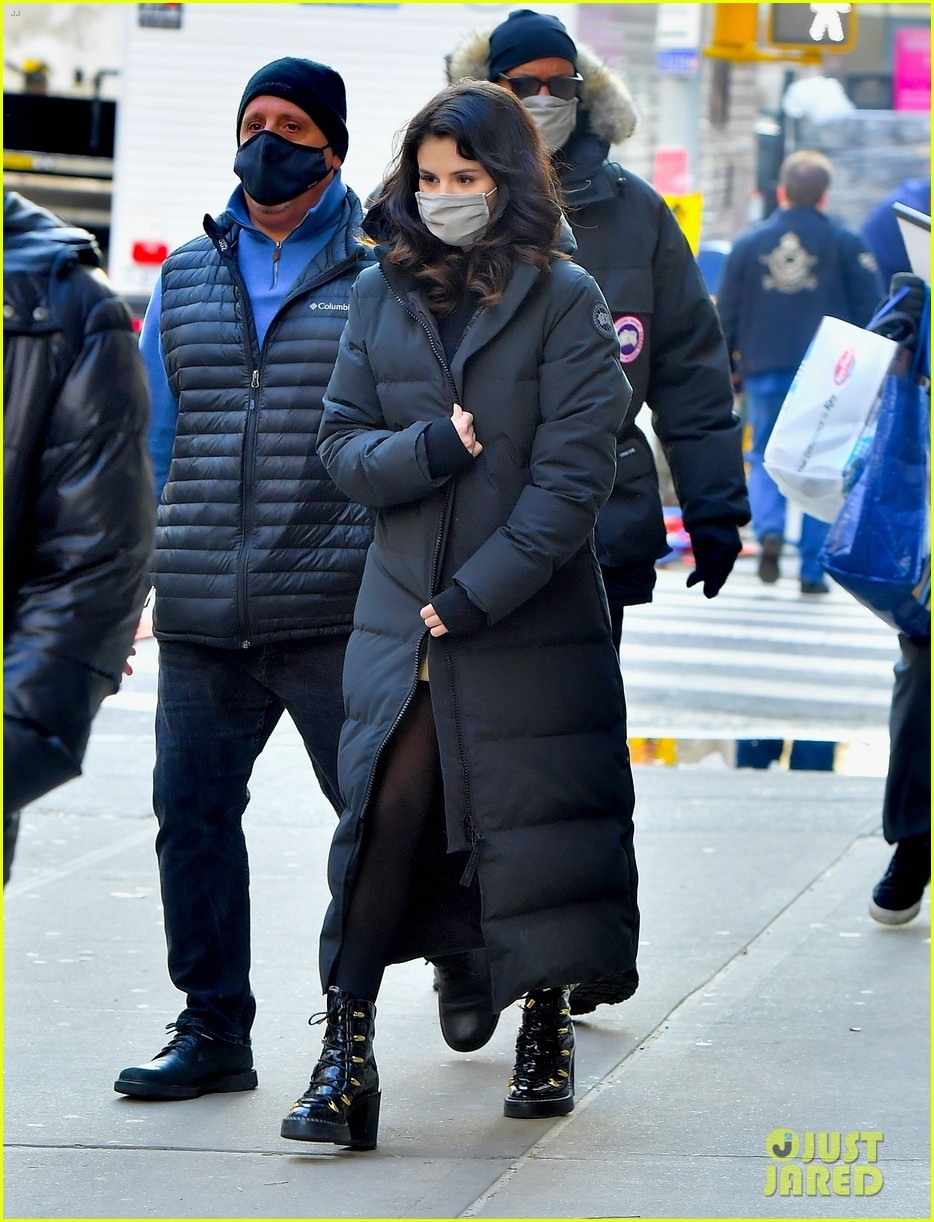 selena gomez tai xuat tren phim truong hulu s only murders in the building hinh anh 4