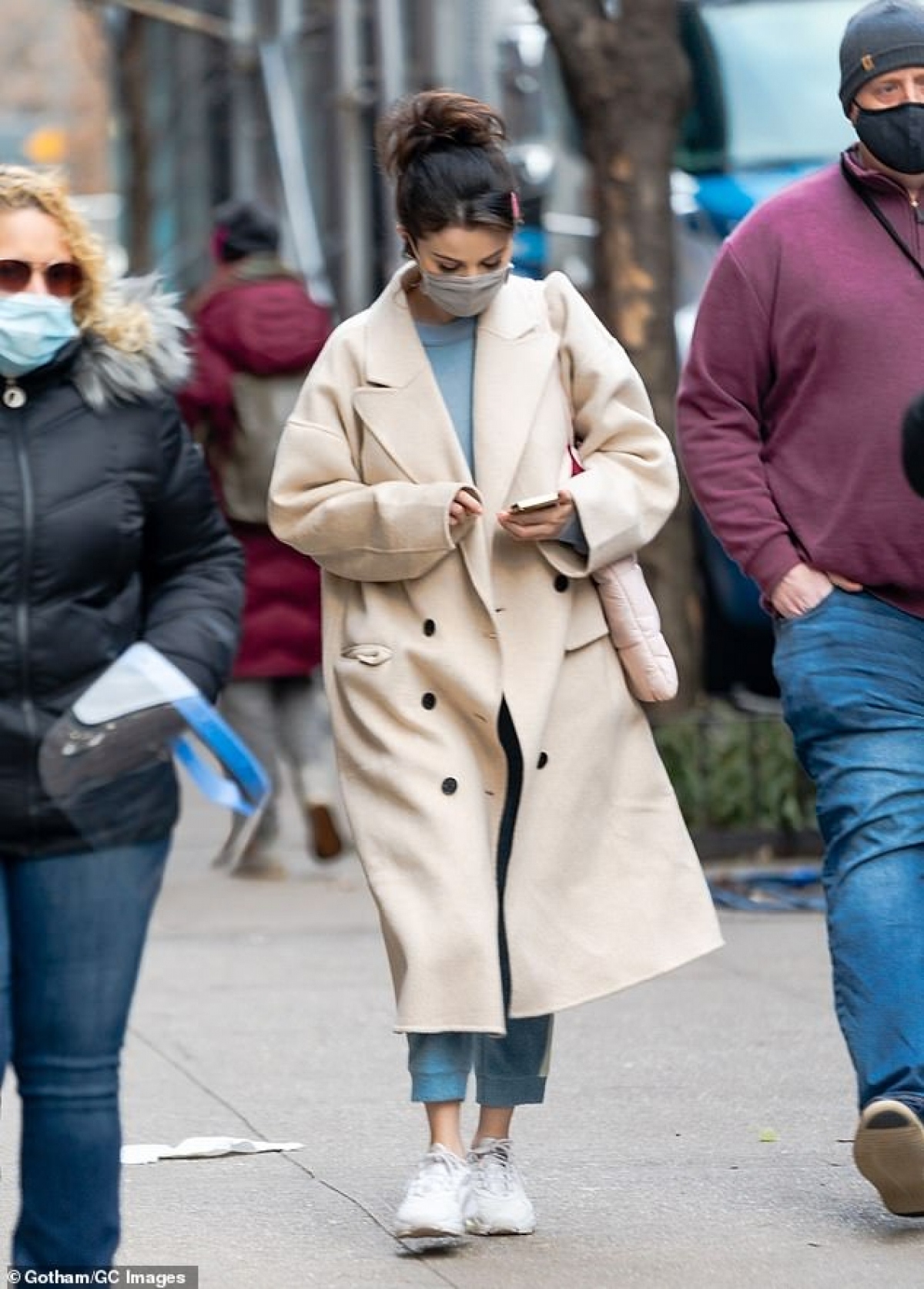 selena gomez tai xuat tren phim truong hulu s only murders in the building hinh anh 7