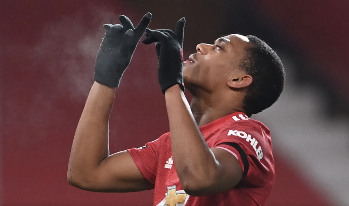 Martial ăn mừng bàn thắng mở tỷ số. (Ảnh: Reuters).