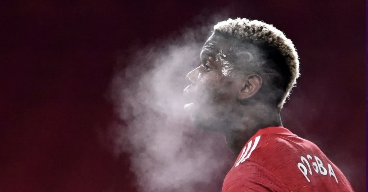Pogba kiếm phạt đền cho MU. (Ảnh: AP).
