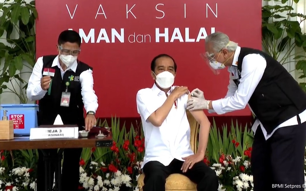 tong thong indonesia tiem vaccine covid-19 do sinovac cua trung quoc san xuat hinh anh 1