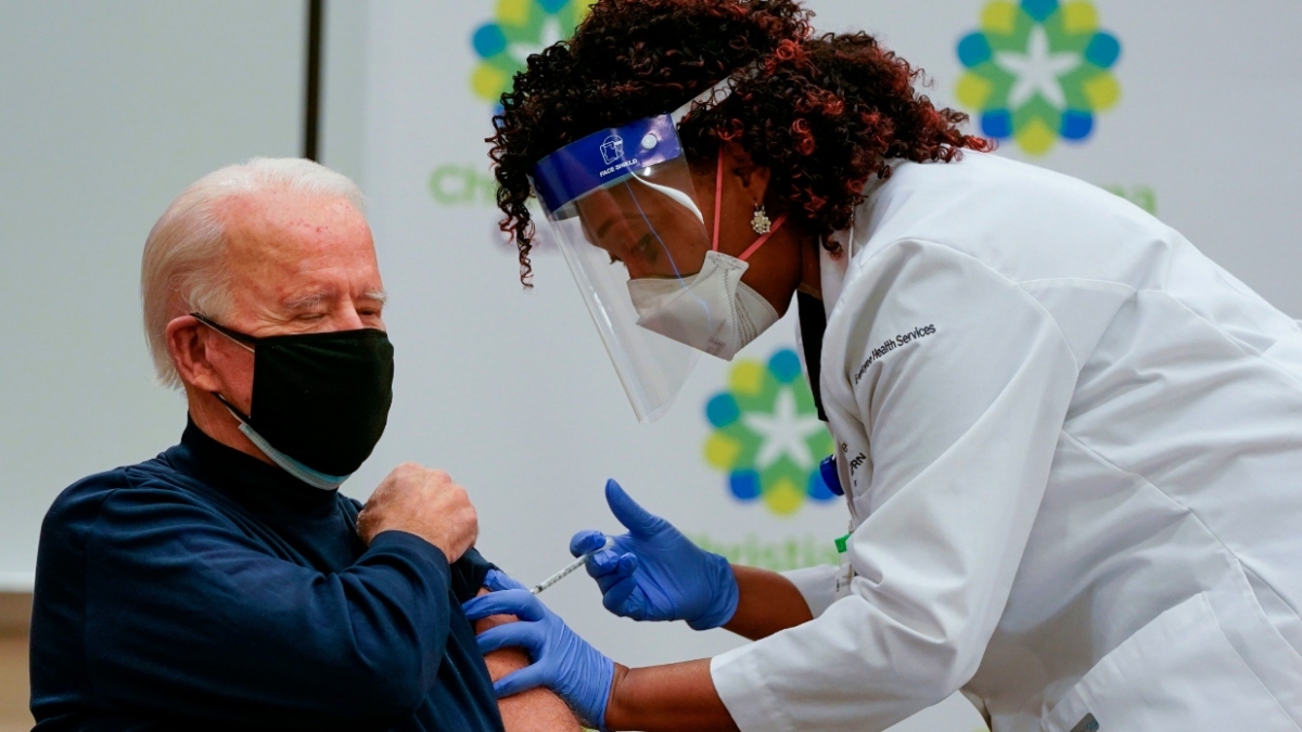 Tổng thống đắc cử Mỹ Biden được tiêm mũi vaccine ngừa Covid-19 thứ 2. Ảnh: AFP/Getty.