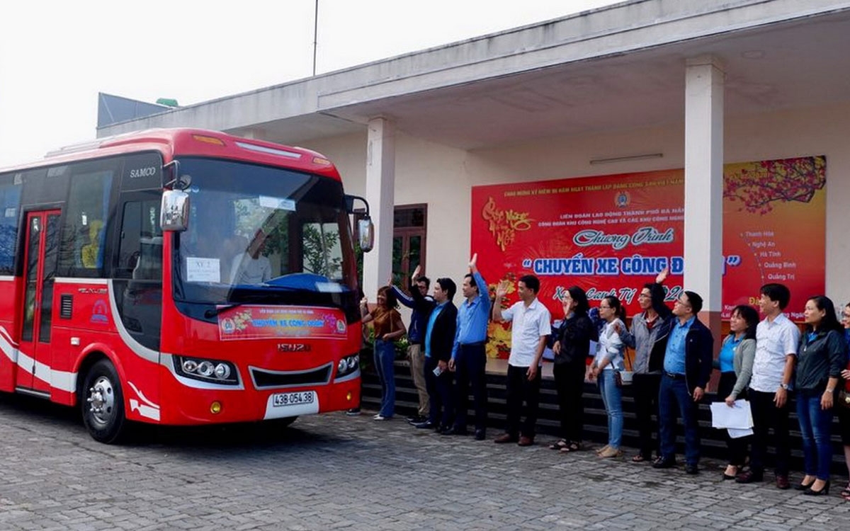 “Chuyến xe Công đoàn" đưa công nhân về quê đón Tết