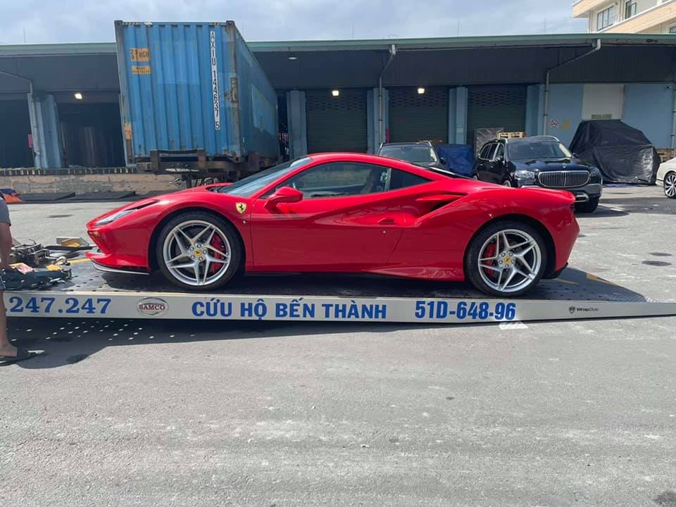 can canh ferrari f8 tributo thu ba cap ben viet nam hinh anh 2