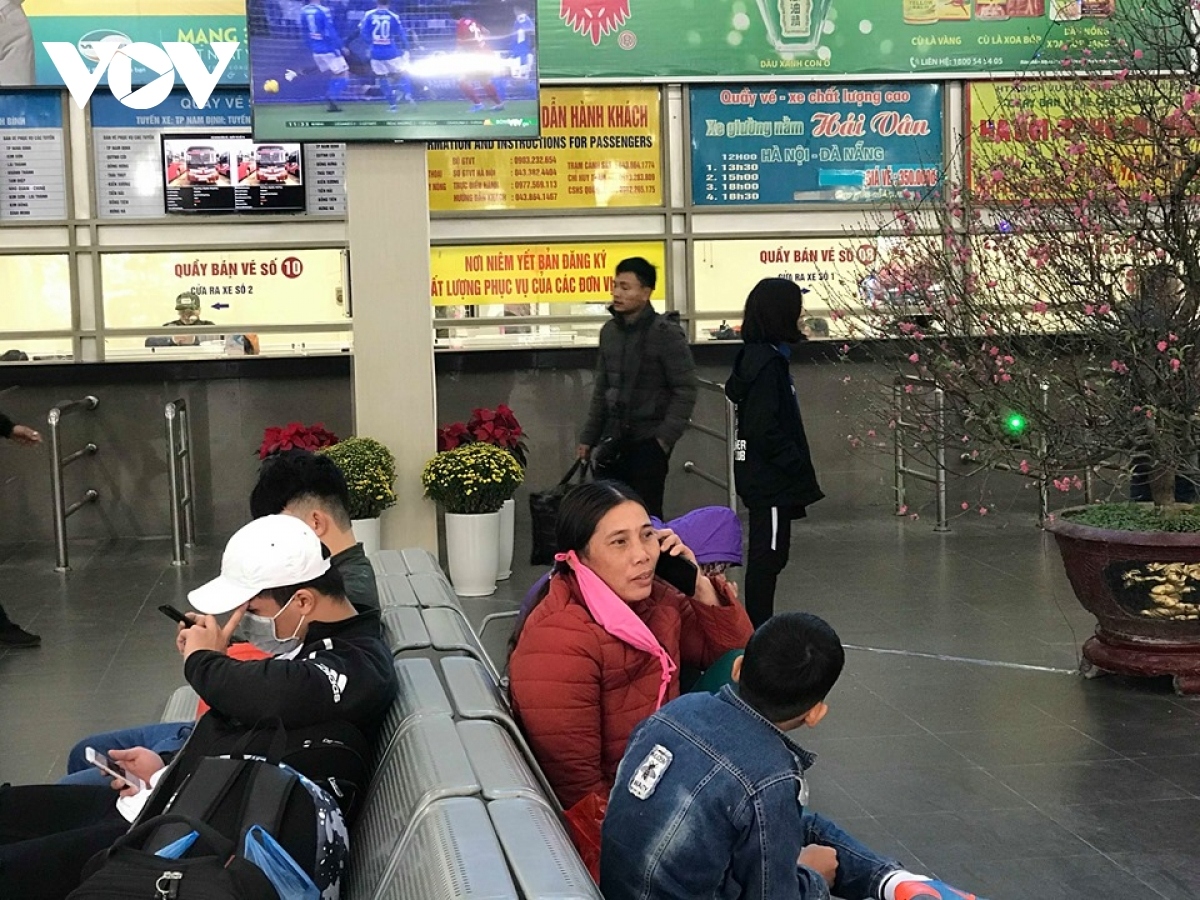 public transportation hubs fall quiet ahead of tet picture 1