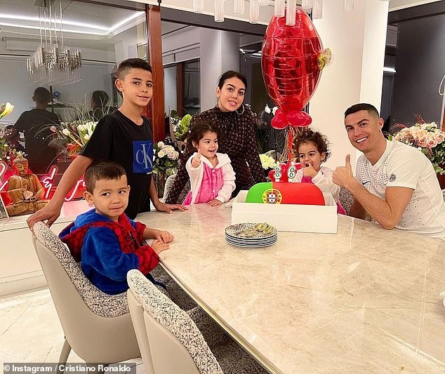 georgina rodriguez chia se loat anh mung sinh nhat ban trai c.ronaldo hinh anh 2